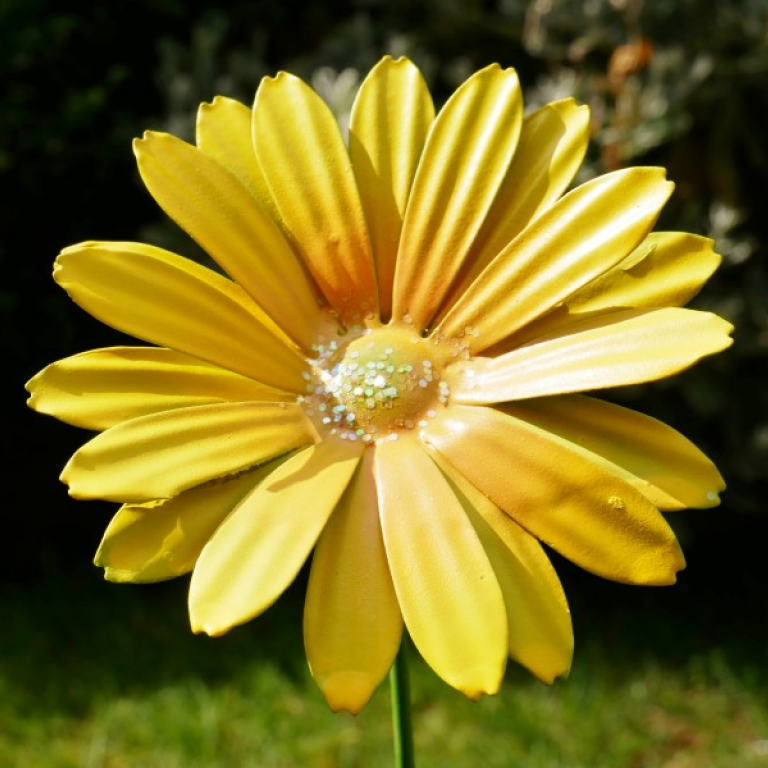 Yellow Colour Metal Flower Stake
